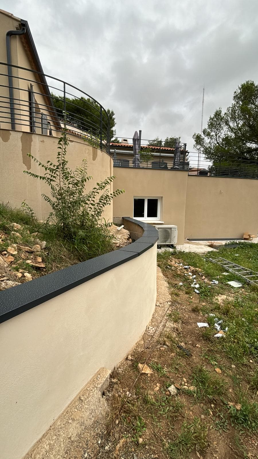 Couvertines aluminium sur mesure sur muret et acrotère en Occitanie