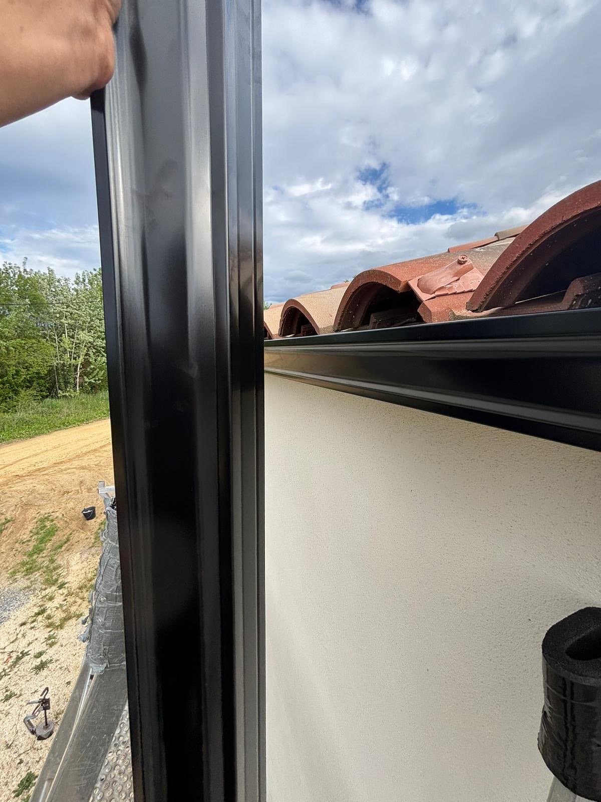 Gouttières aluminium sur mesure posées sur maison individuelle en Occitanie
